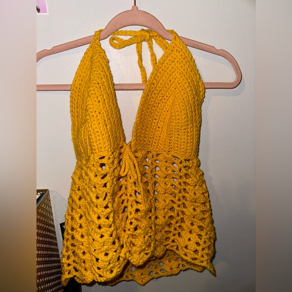 This is a handmade front tie crotchet top made by me💕! Brand new!